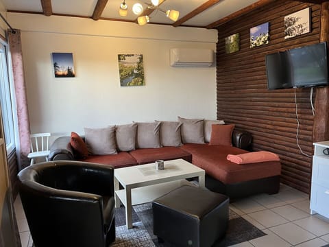 Furniture, Couch, Table, Wood, Interior Design, Curtain, Architecture, Studio Couch, Living Room, Floor