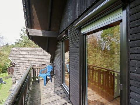 Building, Plant, Architecture, Tree, Stairs, Wood, Residential Area, House, Real Estate, Facade