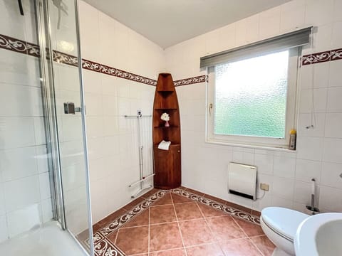 Furniture, Interior Design, Wood, Flooring, Ceiling, Chair, Table, Wood Flooring, Floor, Room