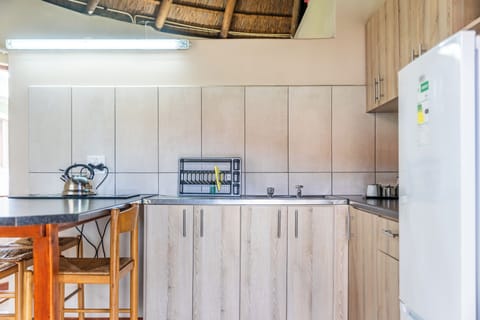 4 Sleeper Rondavel (1 bedroom) (12) | Private kitchen | Fridge
