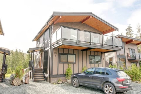 outside view of Shore 2 Please cottage