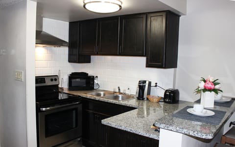 Suite, 1 Bedroom, Kitchen | Premium bedding, in-room safe, desk, blackout drapes