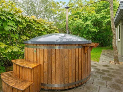 House | Outdoor spa tub