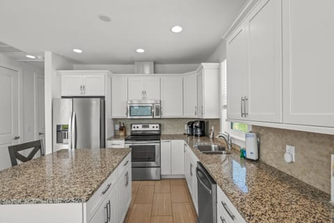 So much counter space!