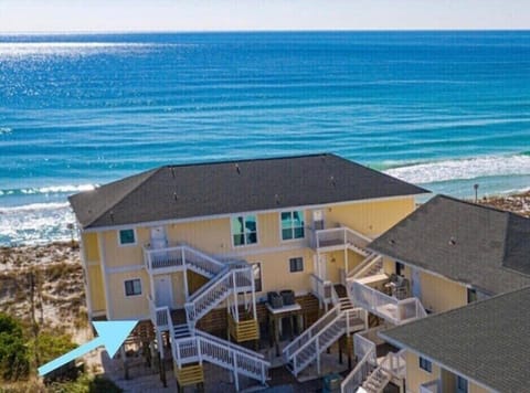 Perfect location directly on the beach!