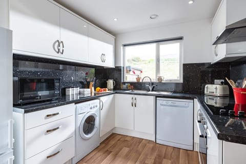 Large and well-equipped kitchen