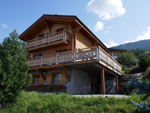 House, Property, Building, Home, Architecture, Real Estate, Sky, Mountain, Rural Area, Roof