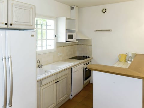 Cabinetry, Kitchen Sink, Sink, Property, Window, Building, Tap, Countertop, Plumbing Fixture