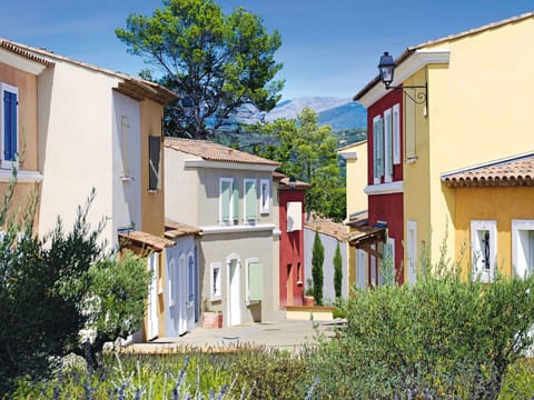 Property, House, Home, Building, Neighbourhood, Residential Area, Real Estate, Town, Architecture, Facade