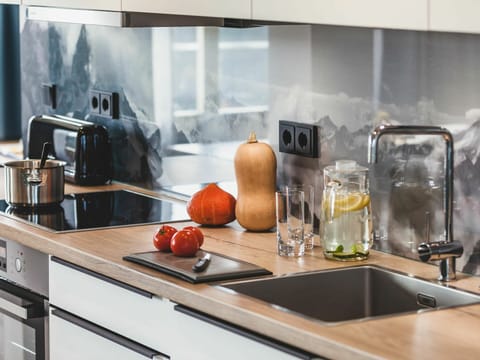 Countertop, Kitchen, Room, Glass, Interior Design, Furniture, Small Appliance, Cabinetry