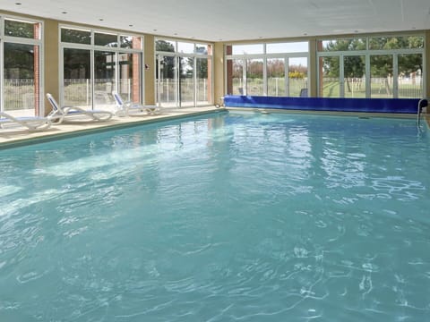 Swimming Pool, Property, Leisure Centre, Leisure, Water, Building, Real Estate, Resort, Floor, Recreation