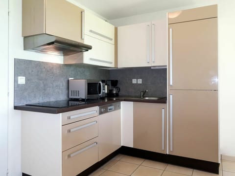 Room, Countertop, Cabinetry, Property, Kitchen, Furniture, Interior Design, Building, Kitchen Stove, Cupboard