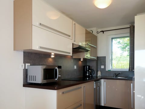 Countertop, Property, Room, Cabinetry, Kitchen, Furniture, Building, Kitchen Stove, House, Interior Design