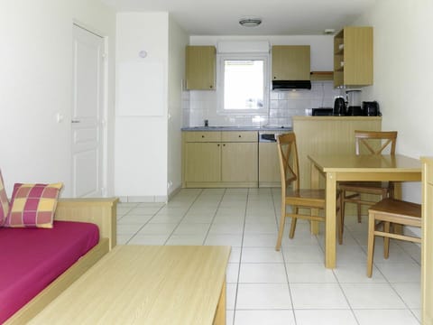 Room, Property, Furniture, Floor, Building, Interior Design, Yellow, House, Apartment, Table