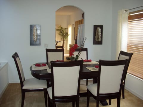 Villa, 5 Bedrooms, Private Pool, Garden View | Dining room