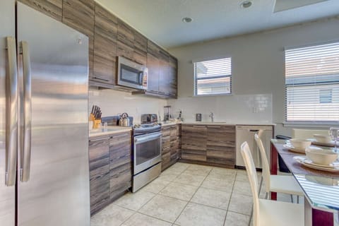 Uniquely Designed Kitchen Area w/Stainless Steel Appliances