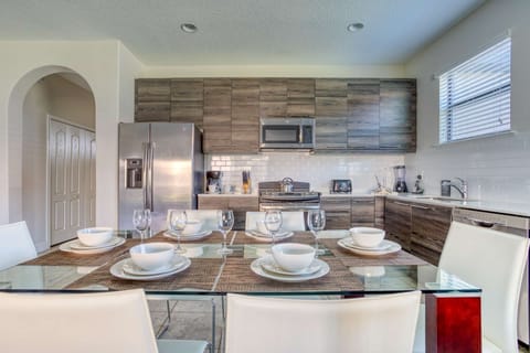Dining Area - View #2 - Open Floor Plan w/Kitchen Area