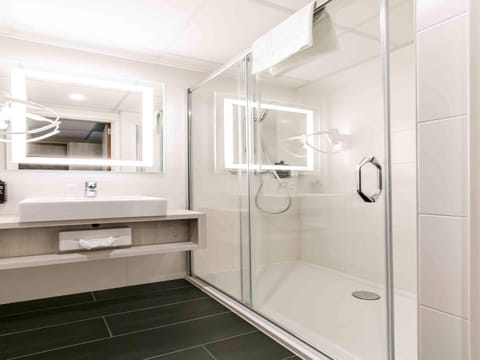 Family Room, Balcony | In-room safe, desk, laptop workspace, blackout drapes