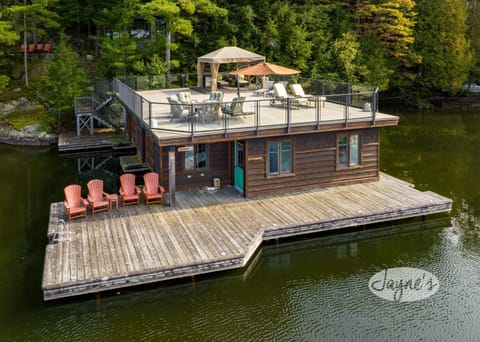 Boathouse &amp; Upper Sun Deck &amp; Seating