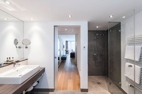 Deluxe Studio | Bathroom | Free toiletries, hair dryer, slippers, towels