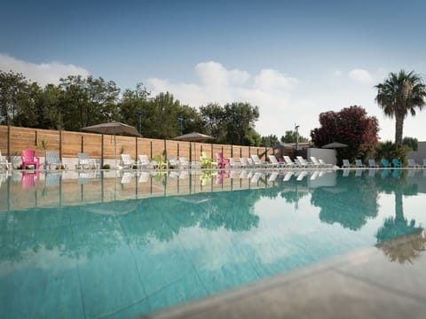 Water, Cloud, Sky, Plant, Tree, Body Of Water, Fountain, Swimming Pool, Urban Design, Leisure