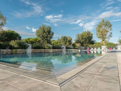 Water, Sky, Water Resources, Property, Plant, Tree, Swimming Pool, Body Of Water, Composite Material, Leisure