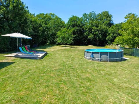 Sky, Plant, Natural Environment, Shade, Land Lot, Natural Landscape, Grass, Leisure, Landscape, Grassland