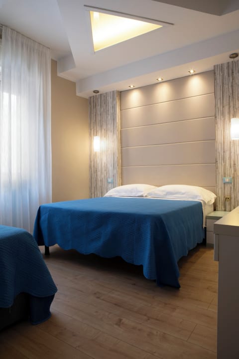 Triple Room | Minibar, in-room safe, desk, soundproofing