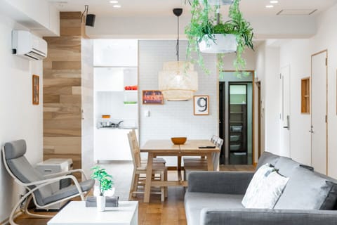 Private One Floor Apartment, Non Smoking | Free WiFi