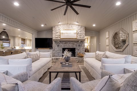 Living Room Pic #1