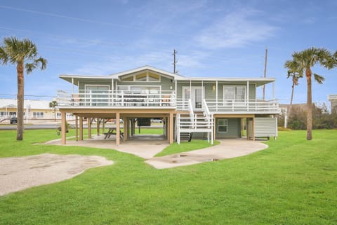 Galveston Vacation Rental | 5BR | 2.5BA | 1,440 Sq Ft | Stairs Required