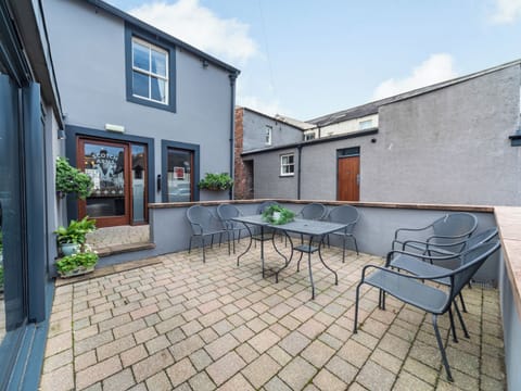 Courtyard | The Scotch Arms Mews, Brampton