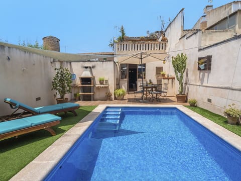 Plant, Sky, Water, Property, Azure, Blue, Swimming Pool, Building, Grass, Leisure