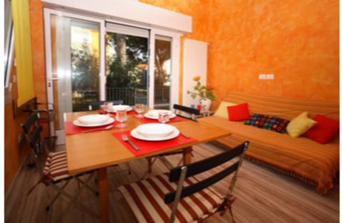 Apartment, 2 Bedrooms (20) | Living area | LCD TV