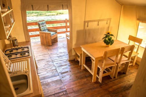 Deluxe Tent | In-room dining