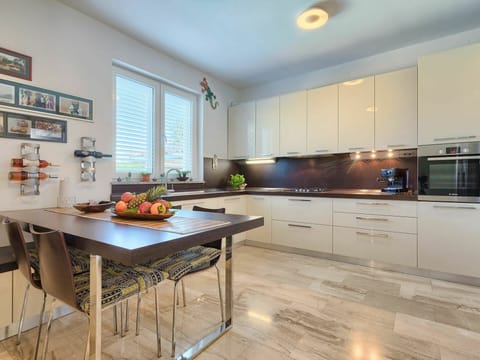 Countertop, Furniture, Cabinetry, Property, Table, Wood, Kitchen, Interior Design, Window, Flooring