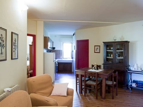 Room, Property, Furniture, Building, Interior Design, Living Room, Floor, House, Ceiling, Wall