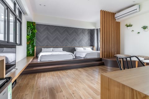 Deluxe Room, Garden View | Minibar, desk, blackout drapes, soundproofing