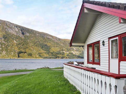 House | Lake view
