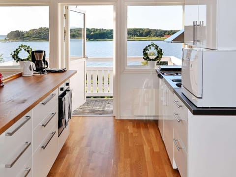 House | Water view