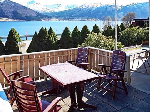 House | Outdoor dining