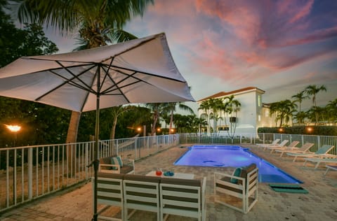Gorgeous Sunset Views By the Pool