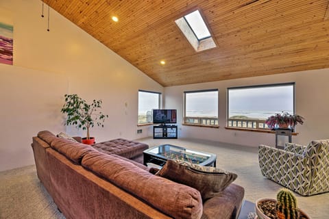 Waldport Vacation Rental | Studio | 1BA | Stairs Required | 1,200 Sq Ft