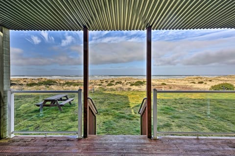 Waldport Vacation Rental | 2BR | 2BA | 1,325 Sq Ft | Stairs to Access
