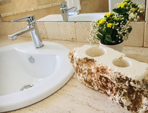 Comfort Room | Bathroom sink