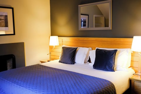 Standard Apartment, 2 Bedrooms | Desk, soundproofing, iron/ironing board, bed sheets