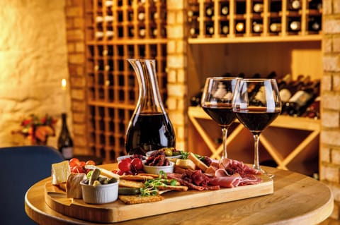 Breakfast, lunch, dinner served; British cuisine, garden views 