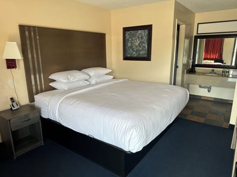 Free WiFi, bed sheets