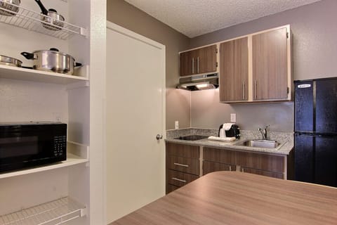 Free WiFi, bed sheets, alarm clocks