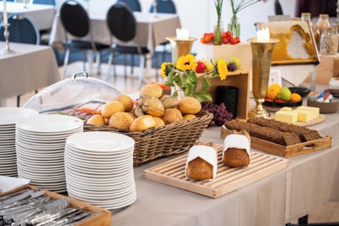 Daily buffet breakfast for a fee